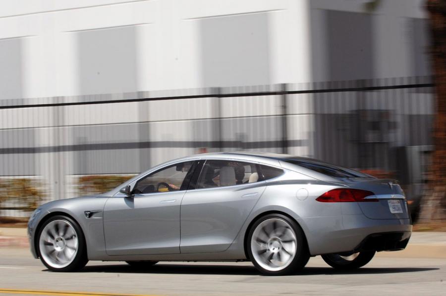  Tesla Model S 2009 года  (фото 26 из 44)